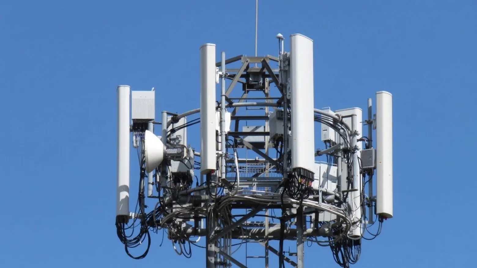 Не является демонстрацией антенны